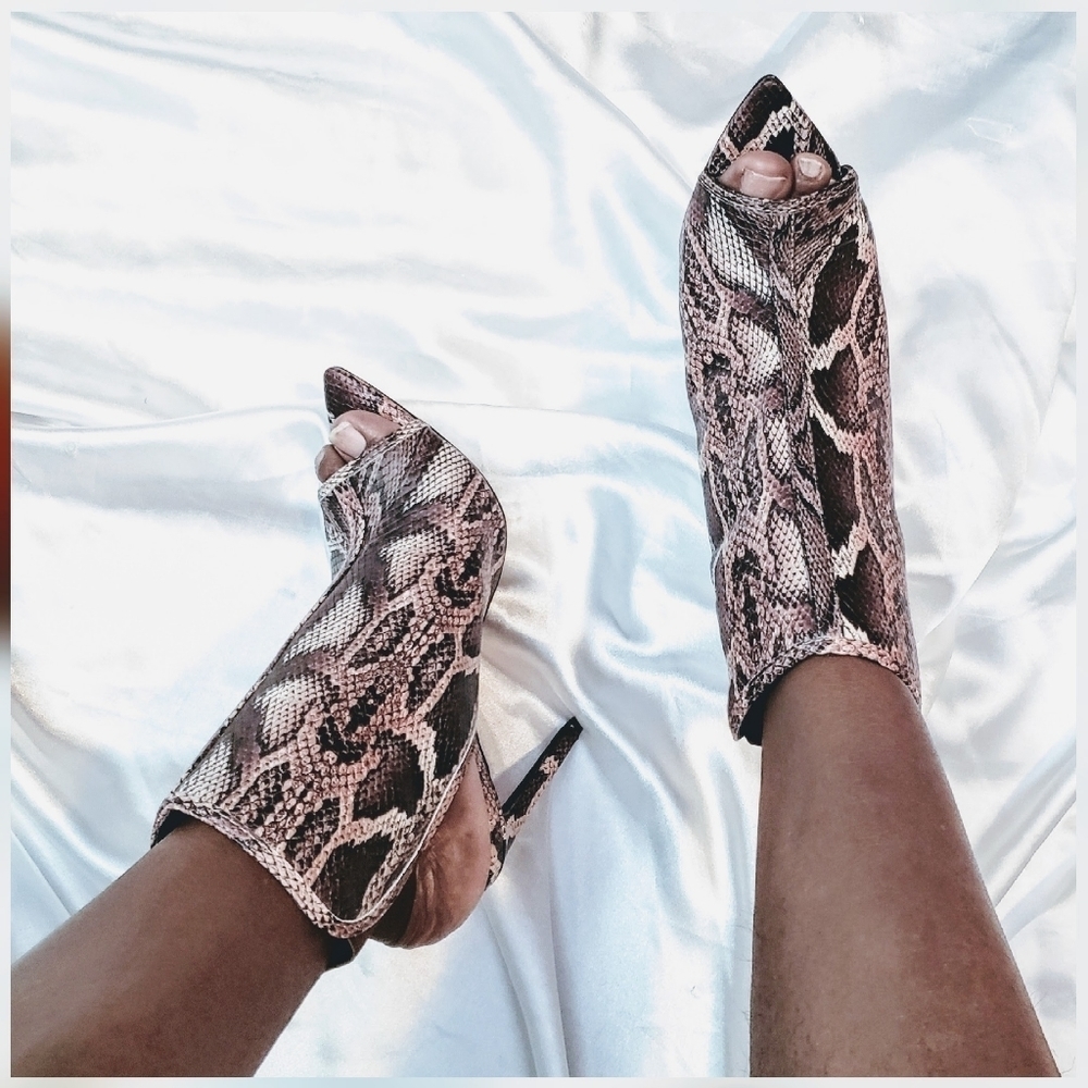 Open Toe Ankle Bootie Python Print Size 7 1/2 Medium